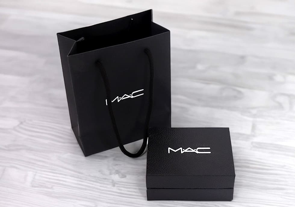 Elegant Black Gift Set Packaging